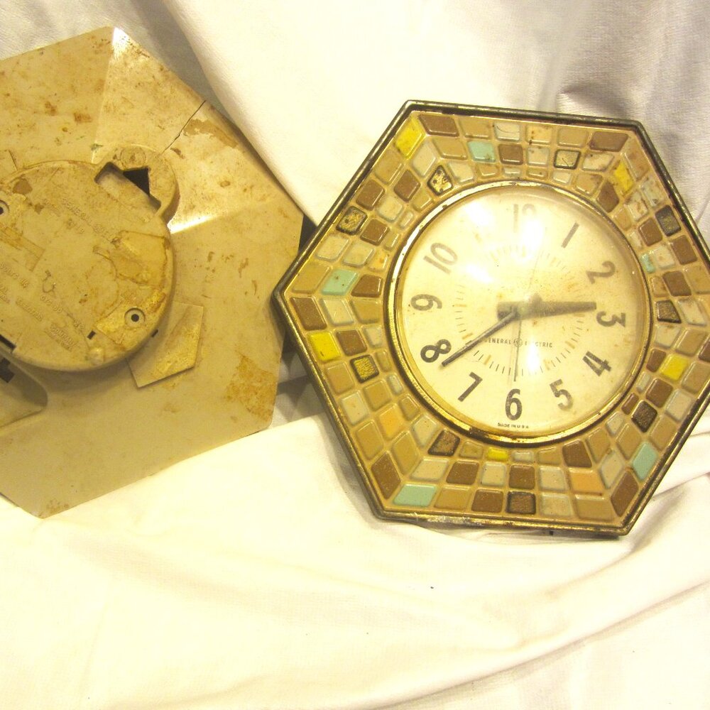 RETRO 70'S WALL CLOCK, METAL W/FAUX TILE PRINT, GE CLOCK